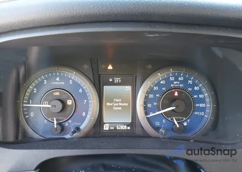 2016 Toyota Sienna Xle 8 Passenger z USA, uszkodzony, nr VIN 5TDYK3DC5GS748804